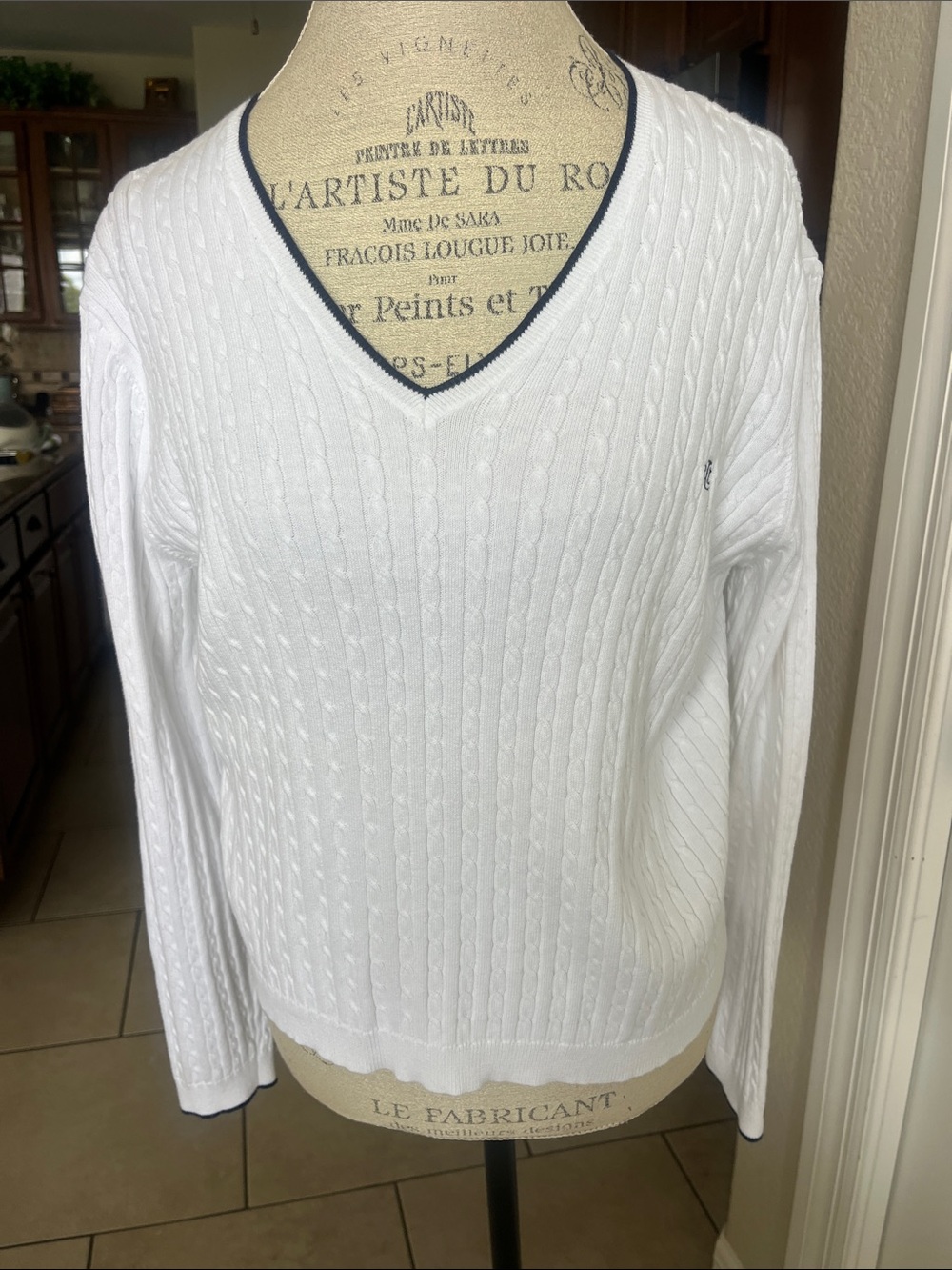 EUC Lauren Ralph Lauren white cable knit  vneck navy trim sweater. Large